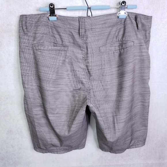 Oakley Men's 36 (Really 38 W) Heather Gray 9.5" Hybrid Swim Board Walk Shorts - Picture 2 of 9